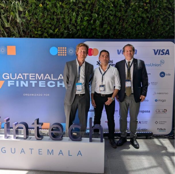 Participación en un panel durante el Día Fintech de Guatemala